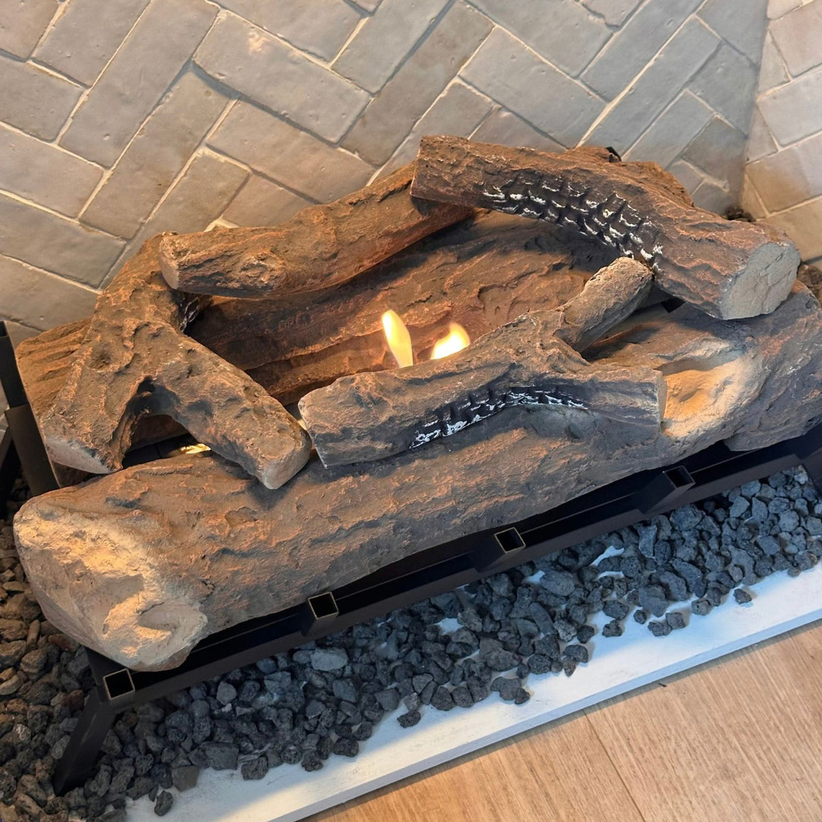 Queimador com Grelha e Troncos Decorativos - 60 cm