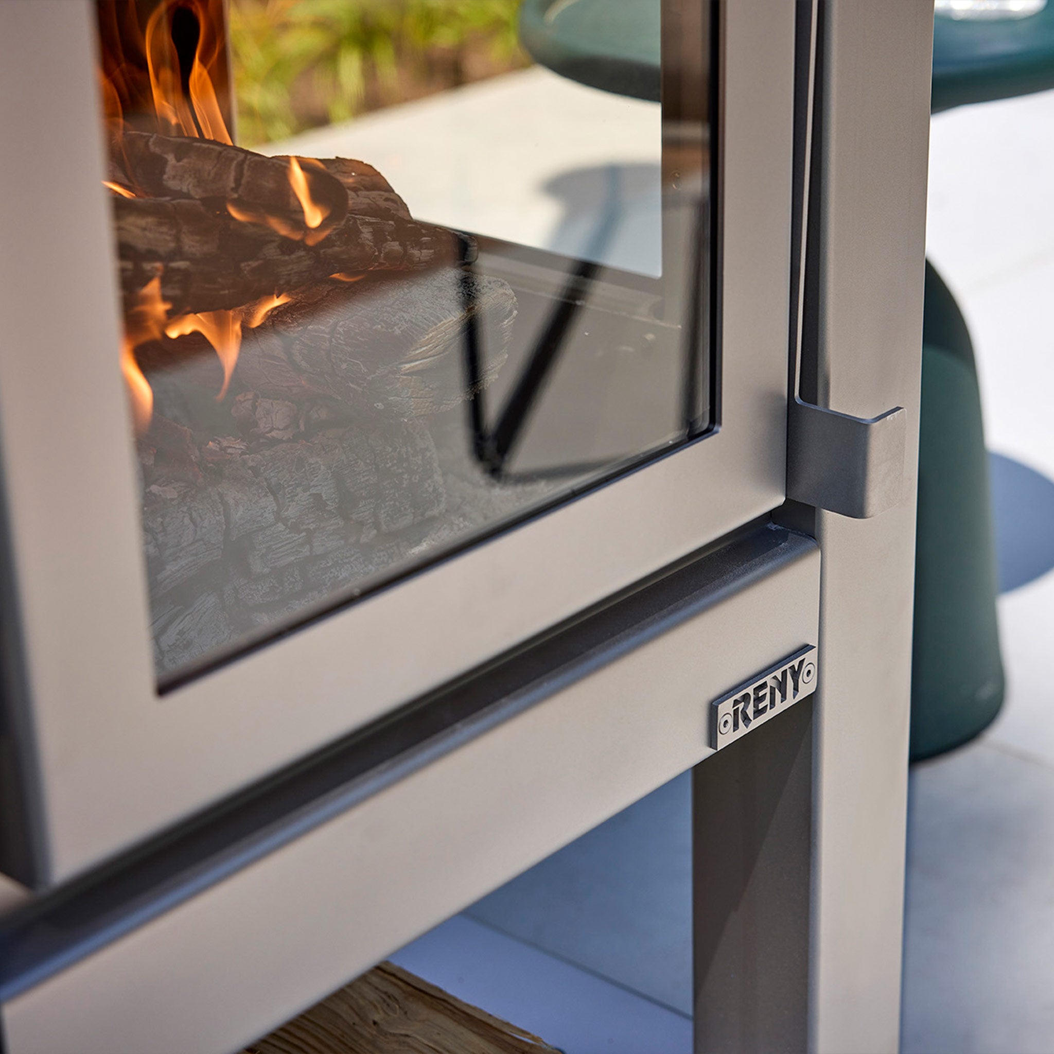 Quaruba XL Outdoor Fireplace - Matte Steel