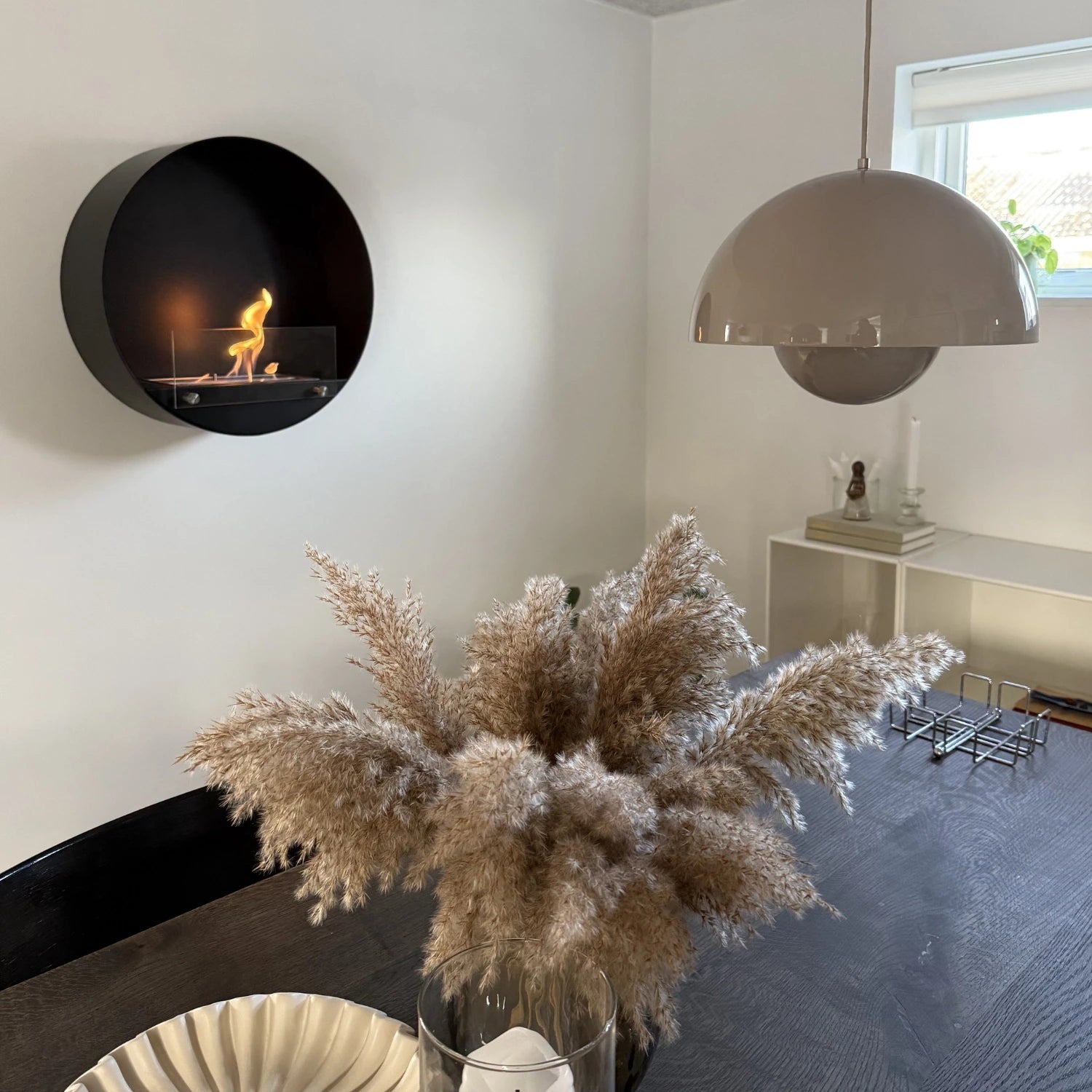 Delaware Black - Round Wall Mounted Biofireplace
