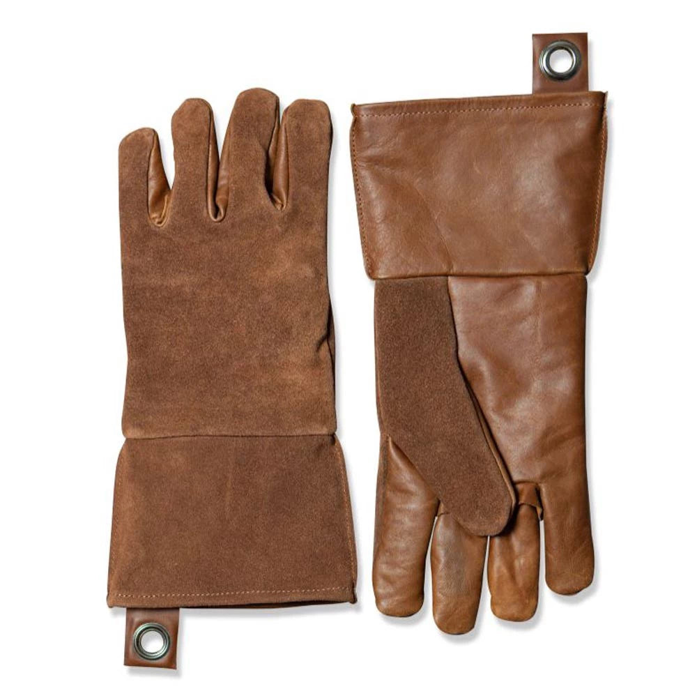 BBQ gloves in dark brown leather, offering heat resistance and comfort for grilling.