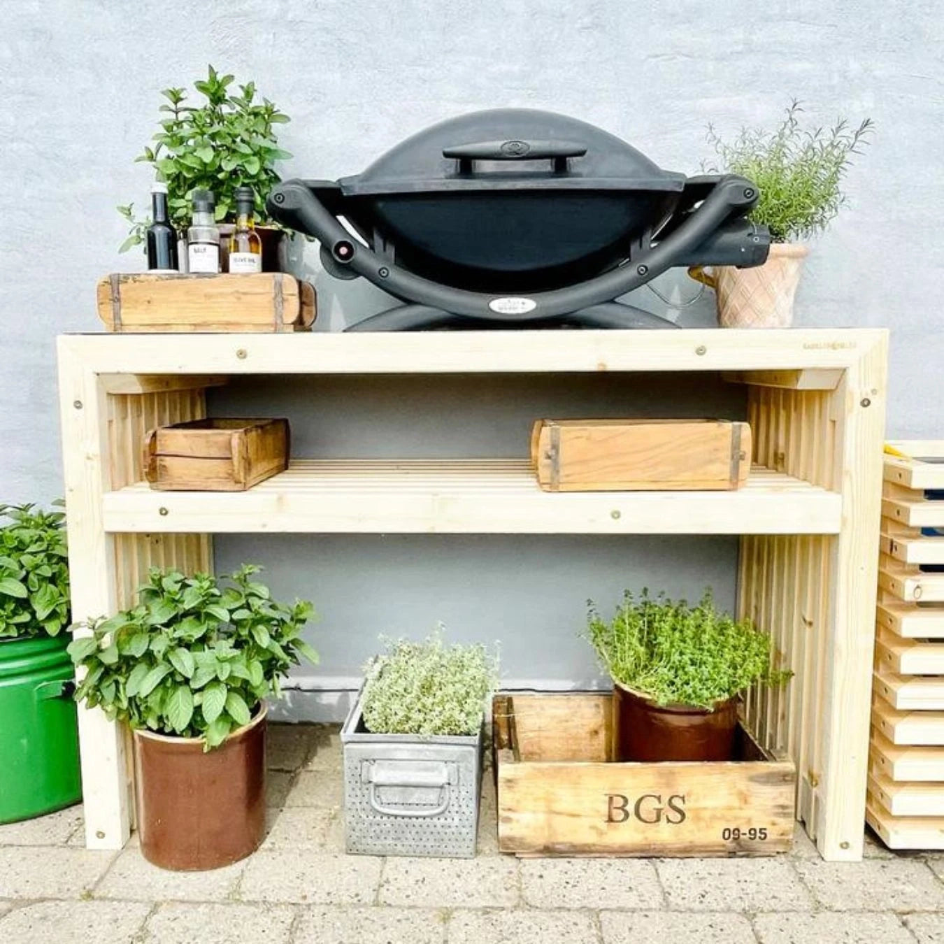 Kabeltromlen Grill Table made from spruce wood- 100 cm