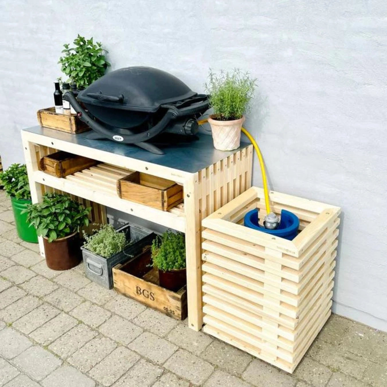 Kabeltromlen Grill Table made from spruce wood- 100 cm