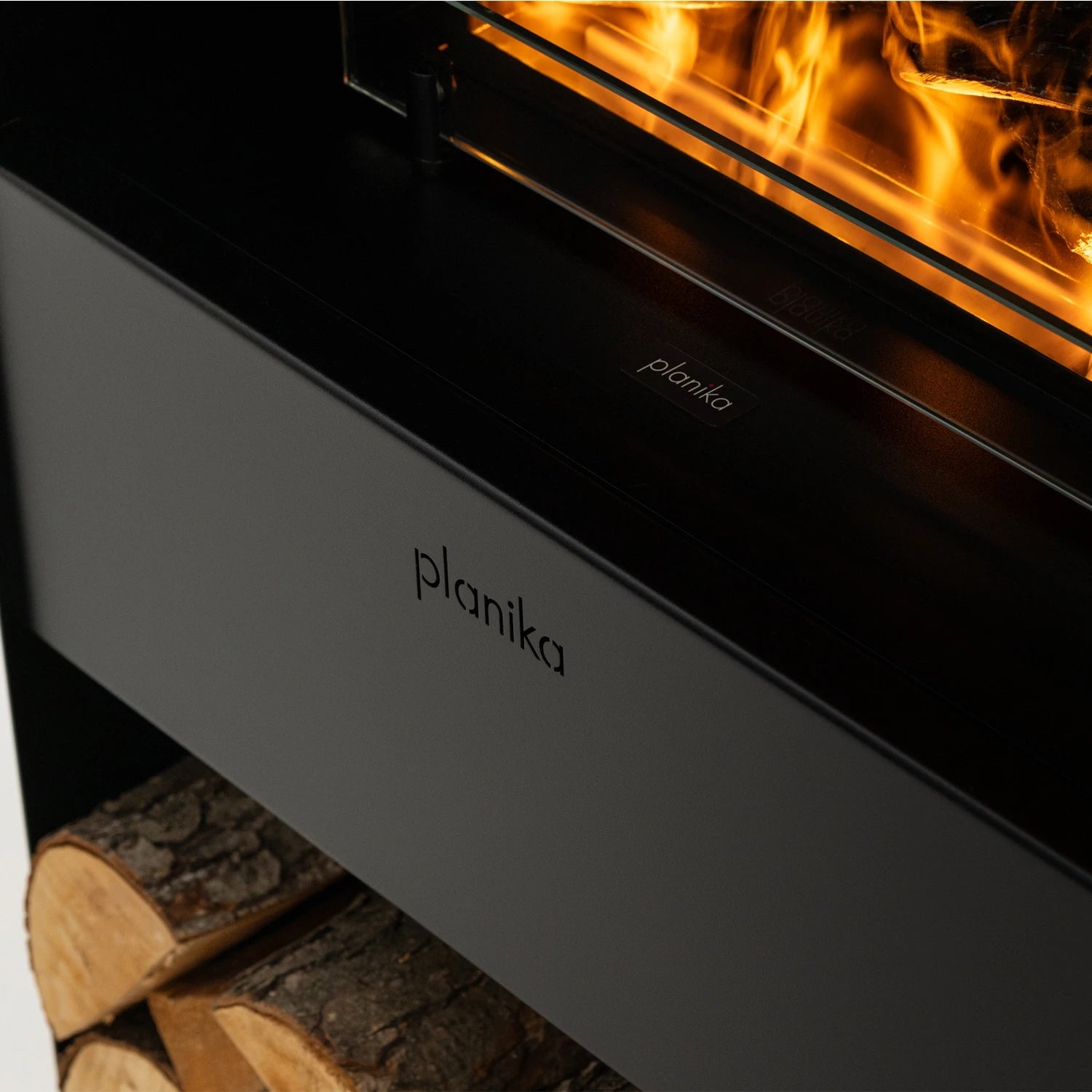 Planika Fires Steamy Water Vapour Opti-myst Fireplace in Black