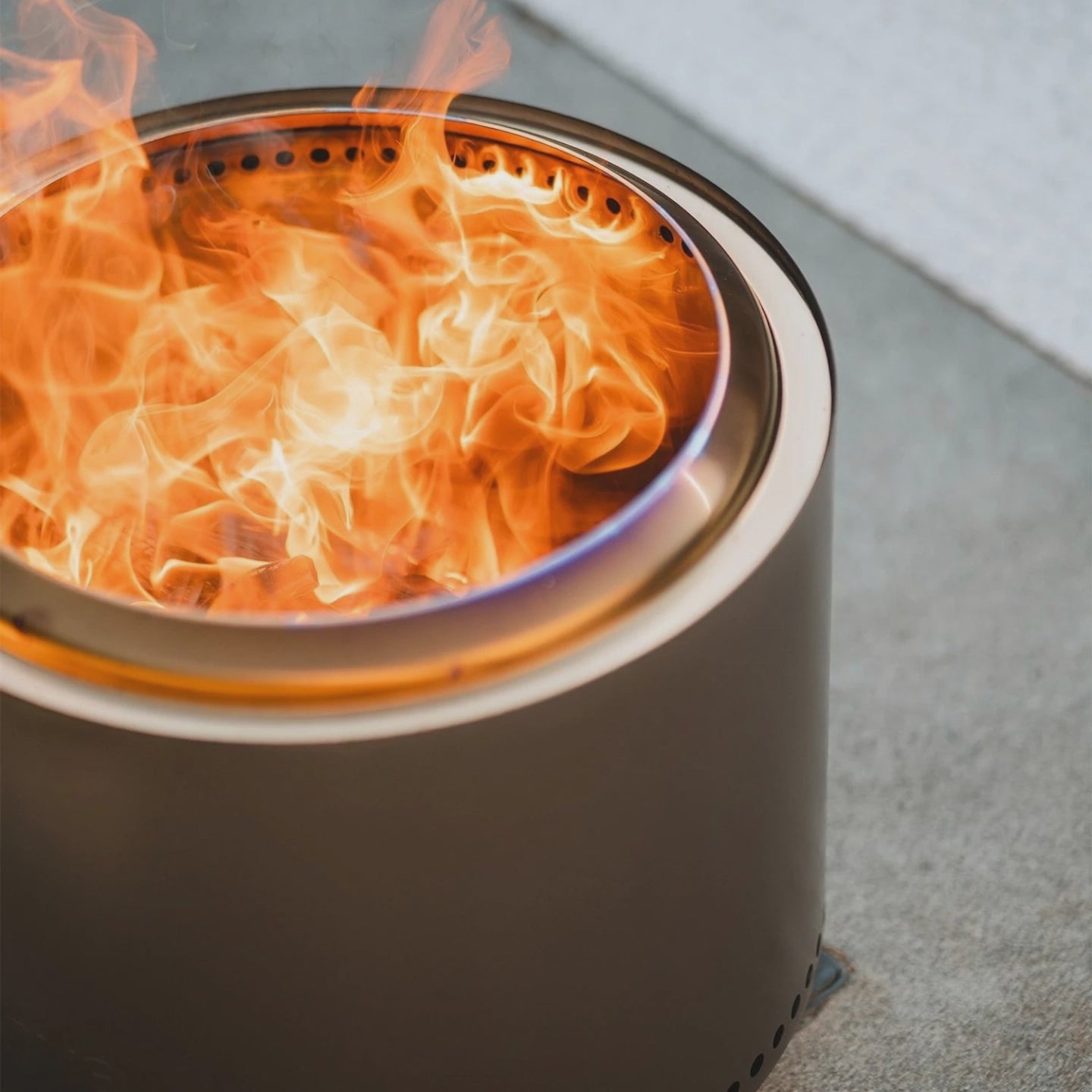 Carregar vídeo: Bonfire + Stand 2.0 Smokeless Firepit - Ash