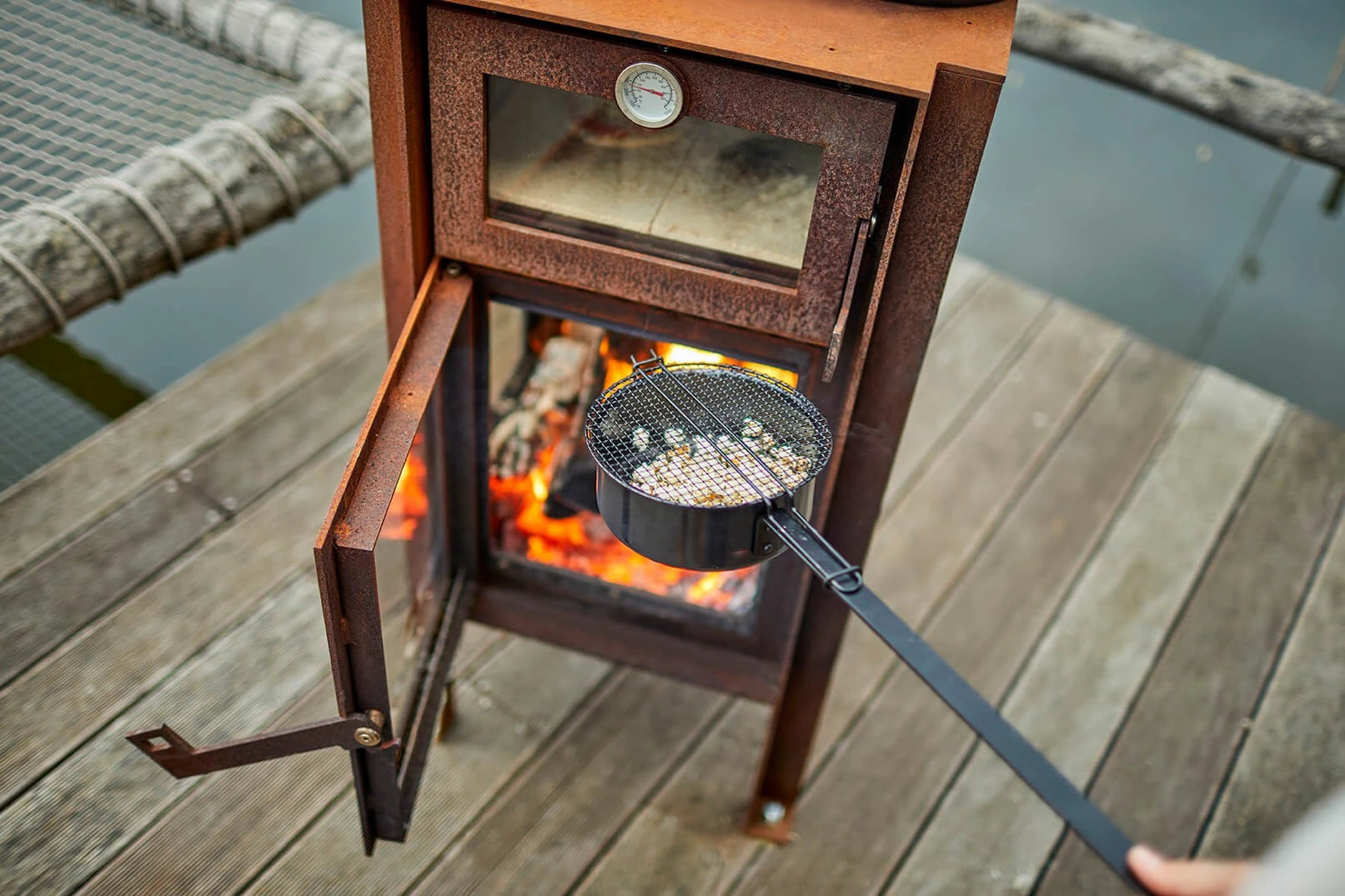 Quercus garden fireplace and pizza oven