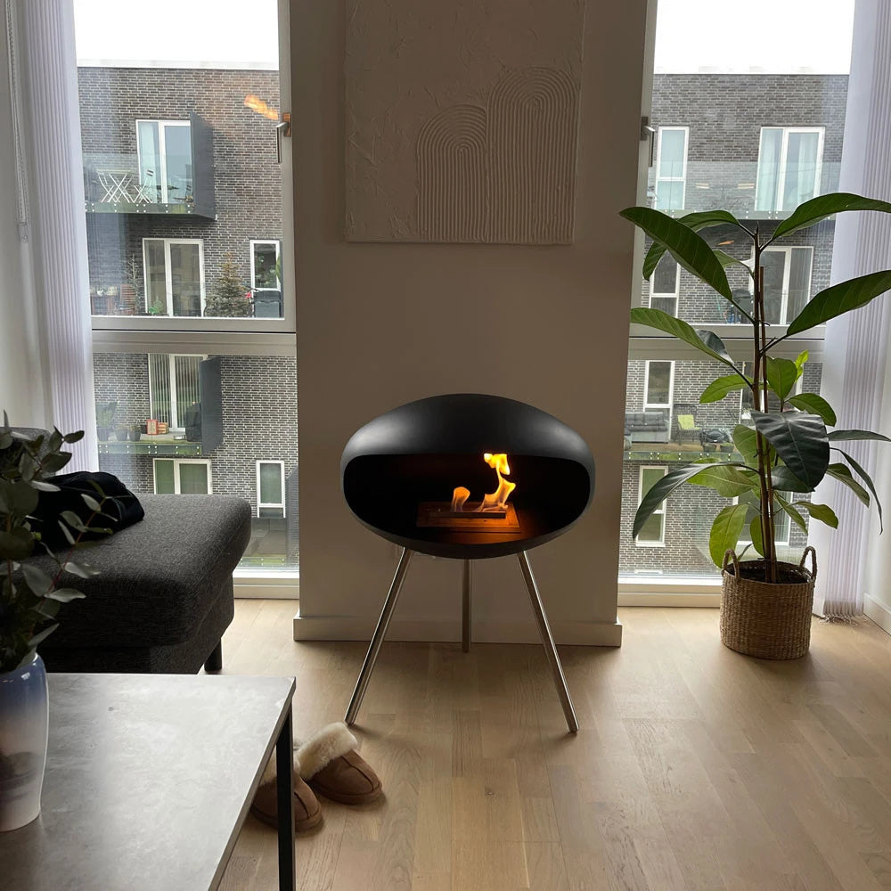 Cocoon Terra com Pernas em Aço - Preto Mate