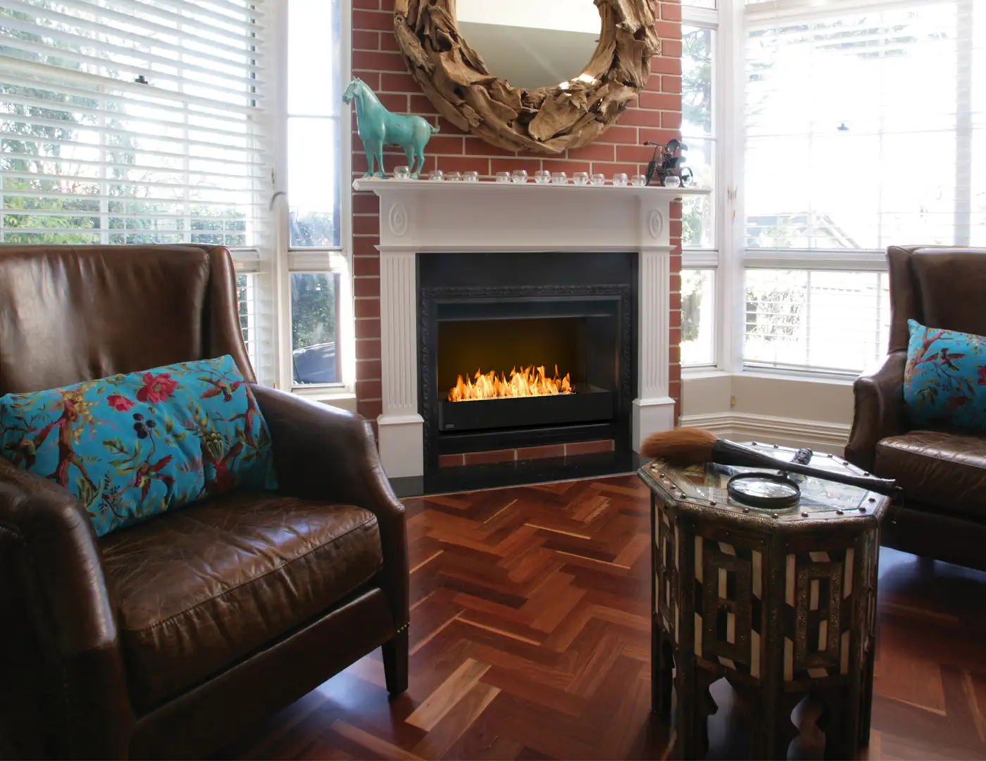 Free standing bioethanol fireplace
